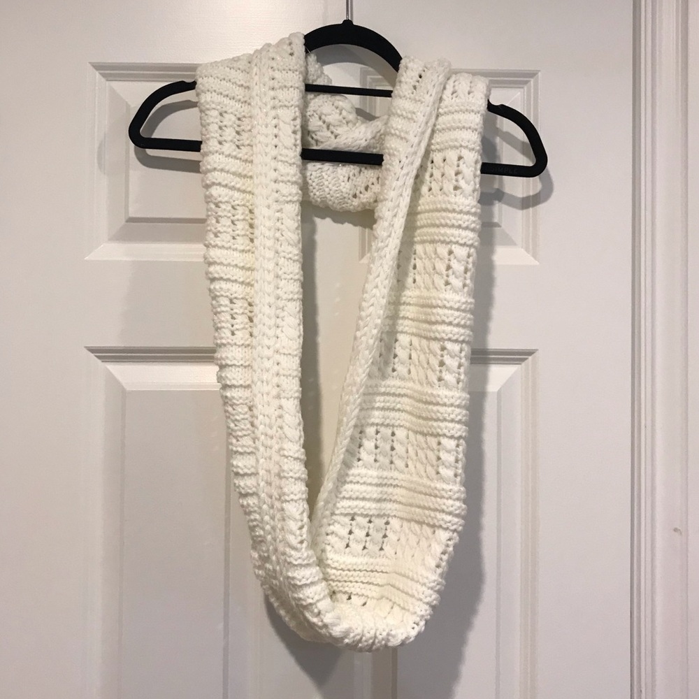 Infinity scarf - Picture 3 of 3